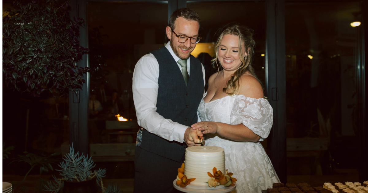 Couple cutting a wedding cake at the dogfish inn