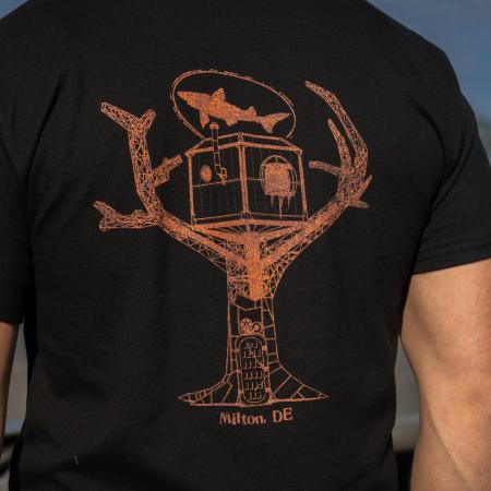 Black tee with rustic treehouse artwork