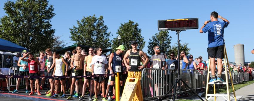 Starting line of Dogfish Dash - 8K road race