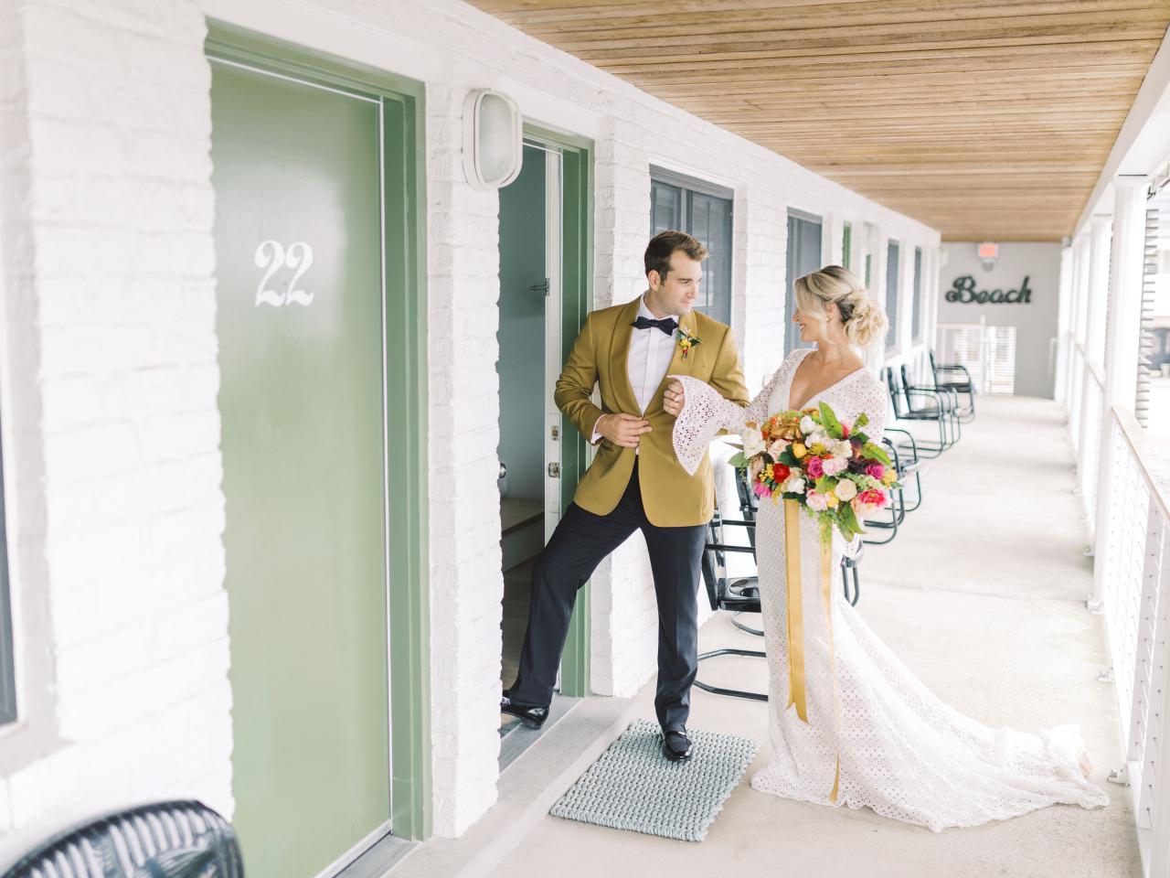 Bride & Groom at the Dogfish Inn