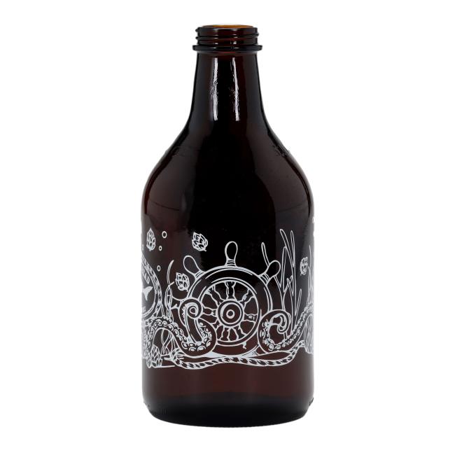Back of the amber growler showing a ship’s wheel, sea grass, and underwater elements in white illustration wrapping around the glass.